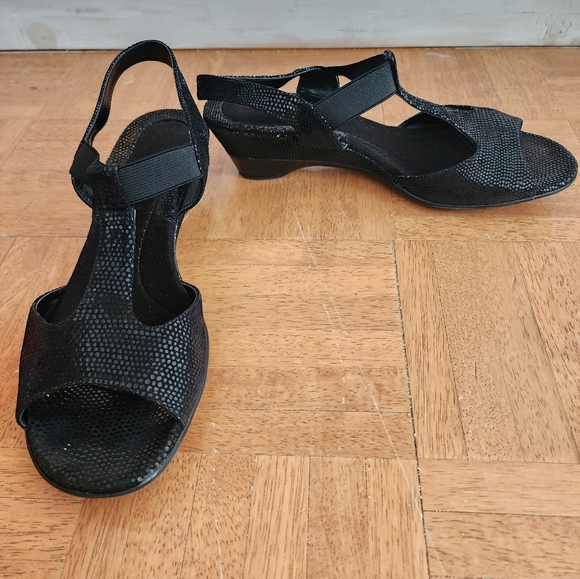 Vaneli size 9.5 narrow. black - Picture 2 of 2